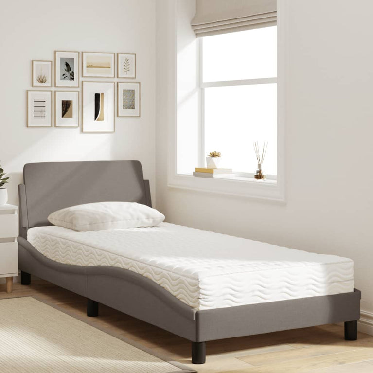 Bed met matras stof taupe 90x200 cm