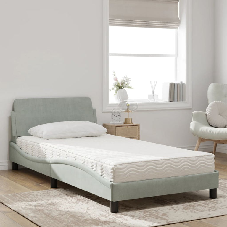 Bed met matras fluweel lichtgrijs 100x200 cm
