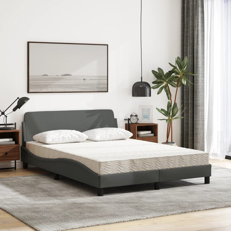 Bed met matras stof donkergrijs 140x200 cm