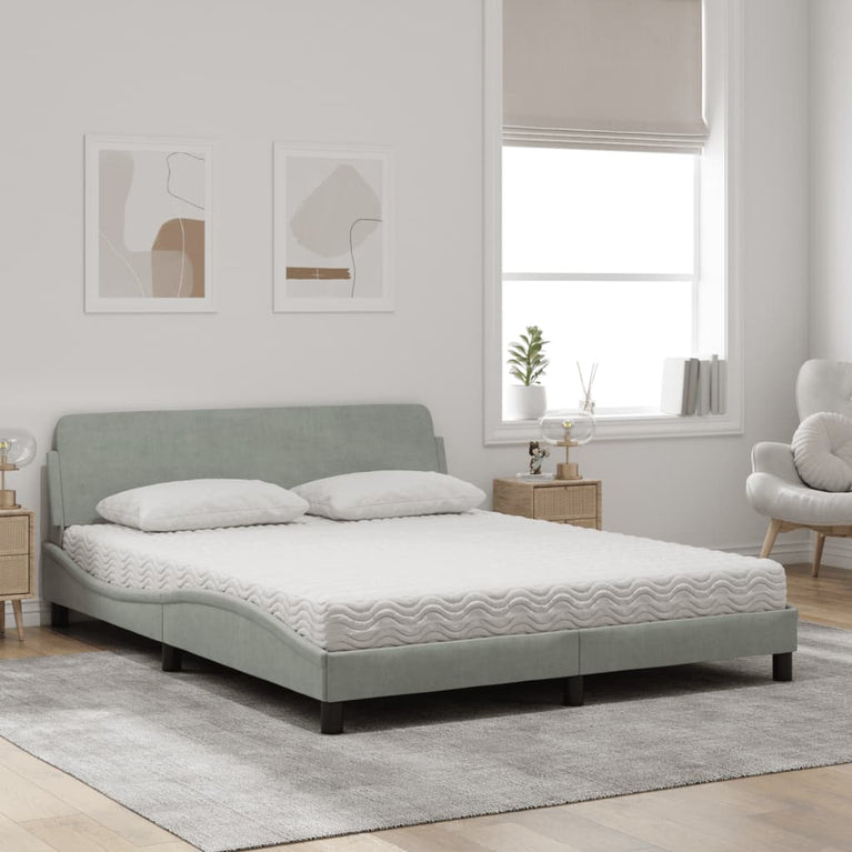 Bed met matras fluweel lichtgrijs 160x200 cm