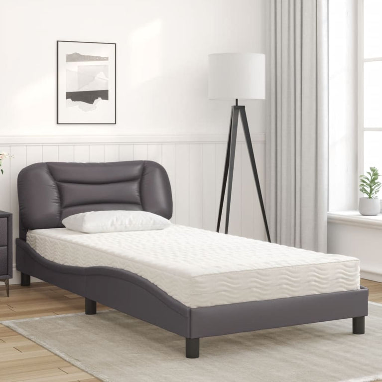 Bed met matras kunstleer grijs 100x200 cm