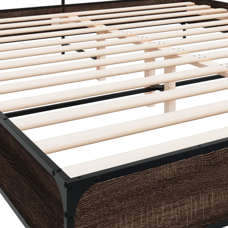 Bedframe bewerkt hout metaal bruin eikenkleur 200x200 cm