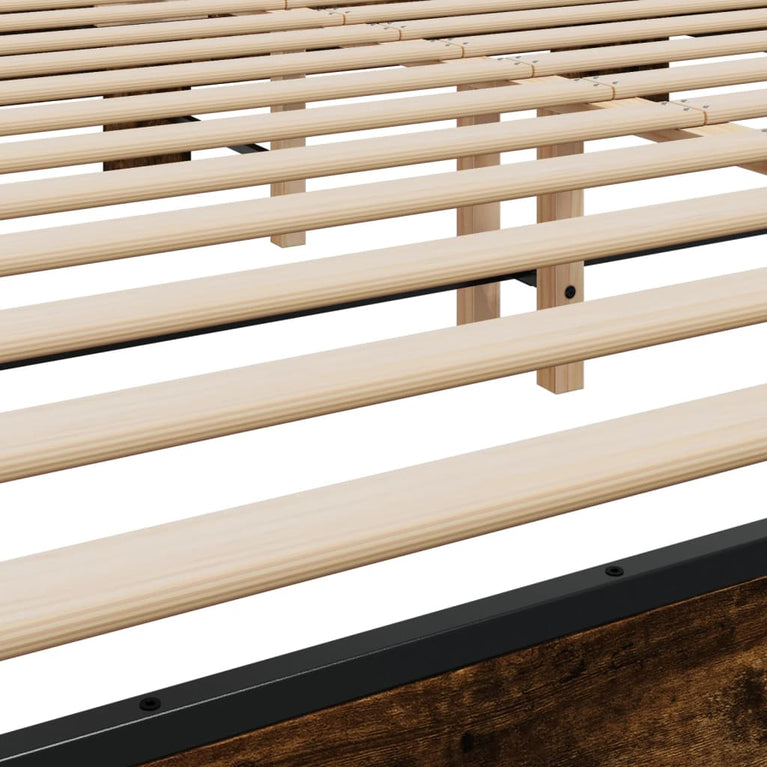 Bedframe bewerkt hout metaal gerookt eikenkleurig 200x200 cm