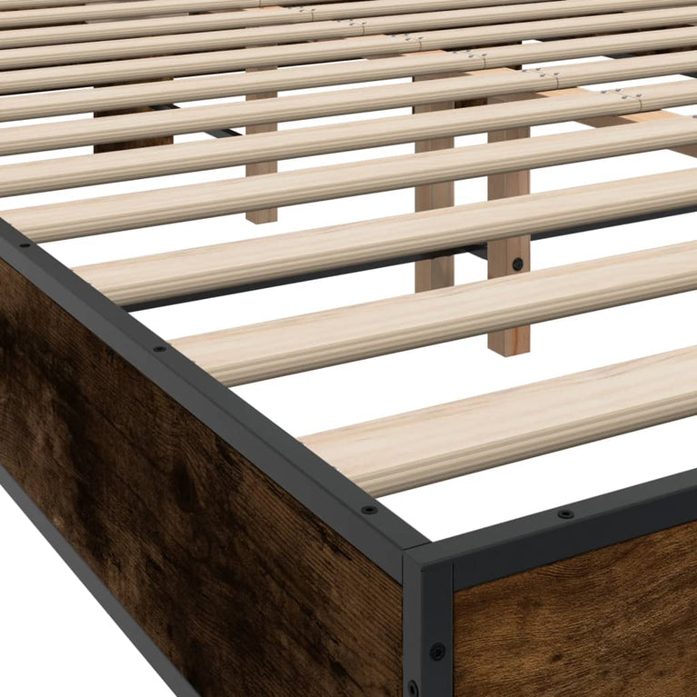 Bedframe bewerkt hout metaal gerookt eikenkleurig 140x190 cm