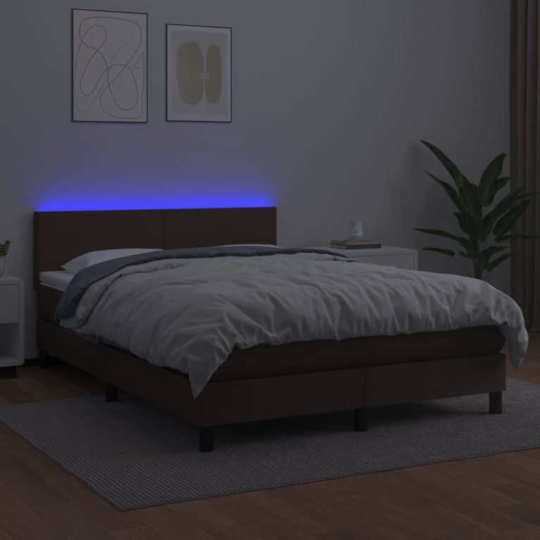 Boxspring met matras en LED kunstleer bruin 140x200 cm