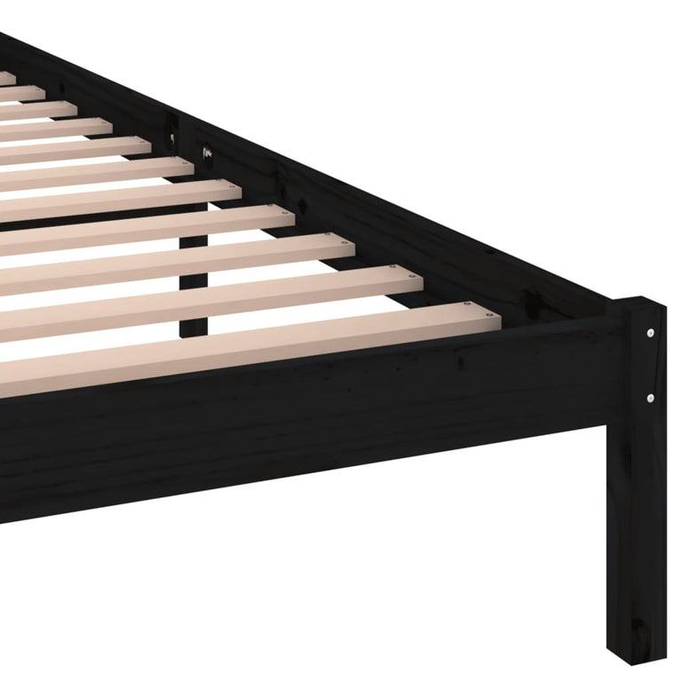 Bedframe massief grenenhout zwart 140x200 cm
