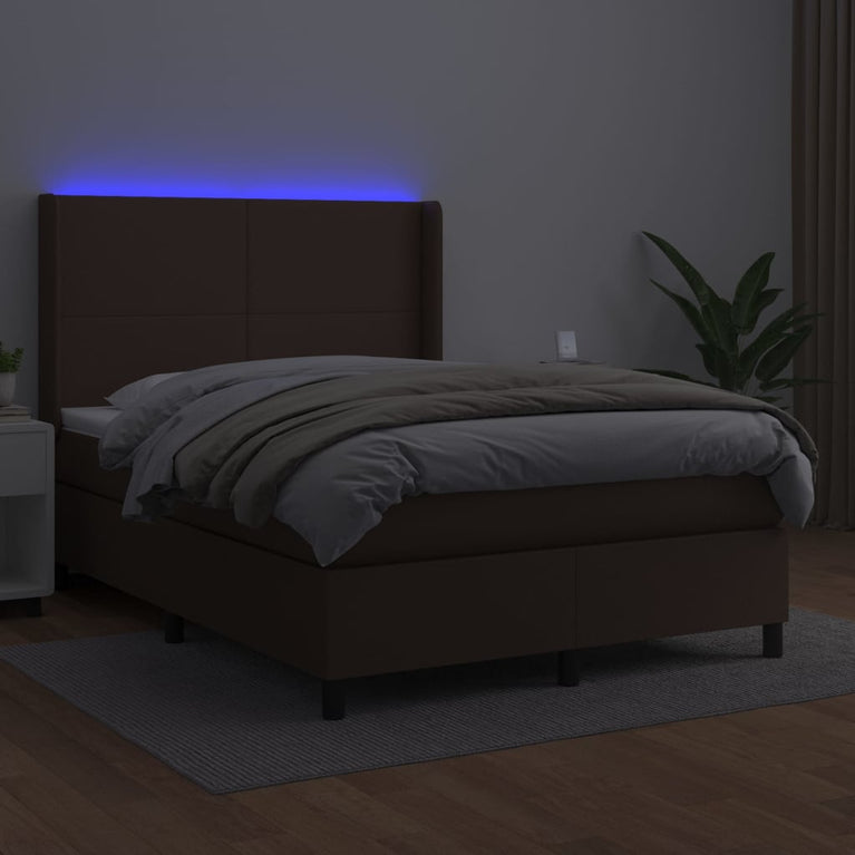 Boxspring met matras en LED kunstleer bruin 140x190 cm