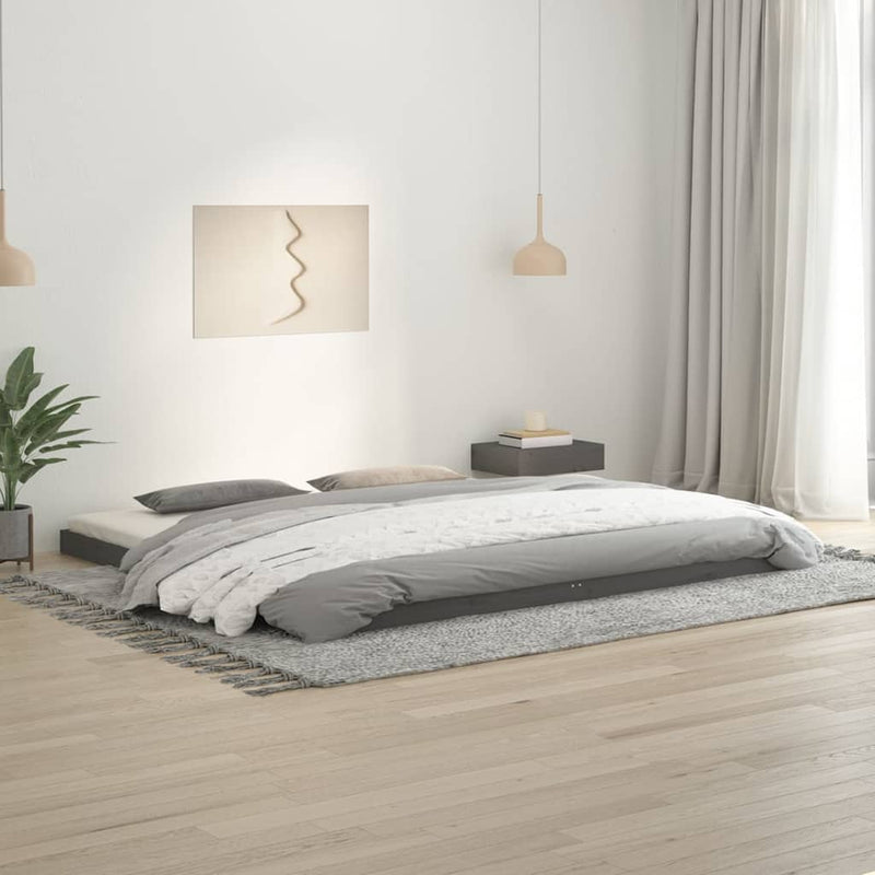 Bedframe massief grenenhout grijs 200x200 cm