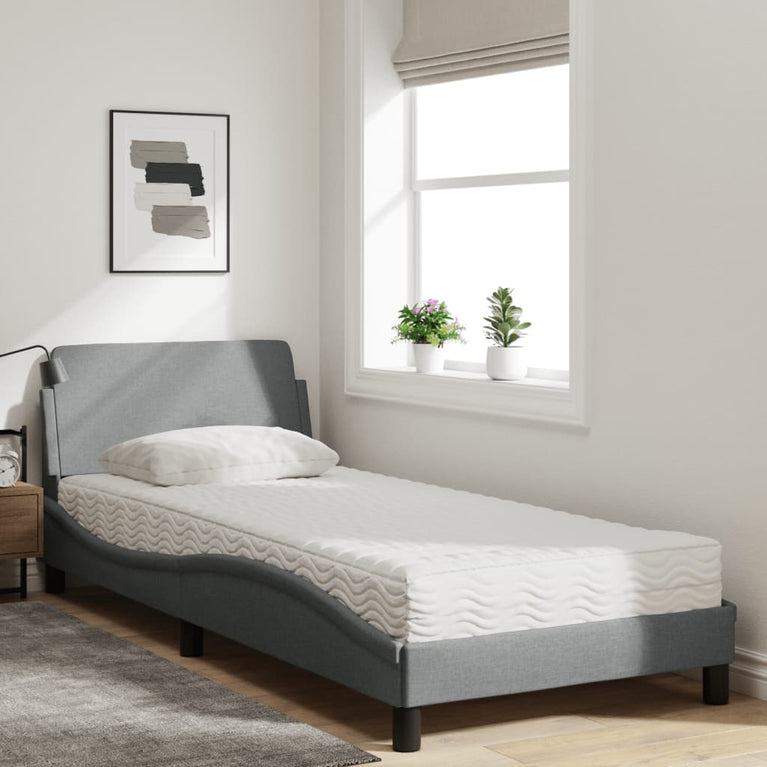 Bed met matras stof lichtgrijs 80x200 cm