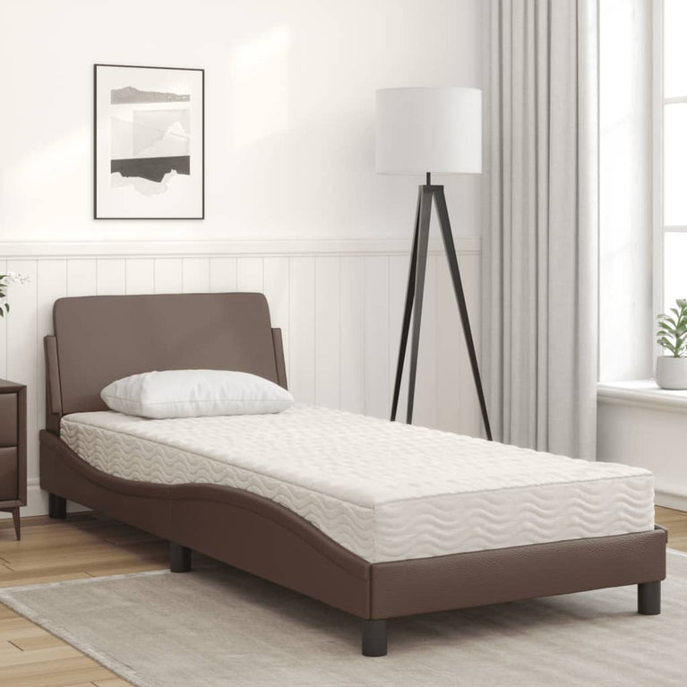 Bed met matras kunstleer bruin 80x200 cm
