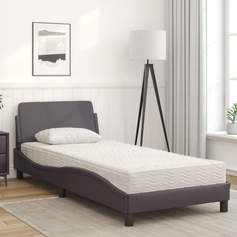 Bed met matras kunstleer grijs 80x200 cm