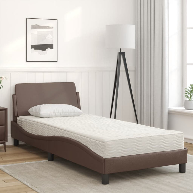 Bed met matras kunstleer bruin 90x190 cm