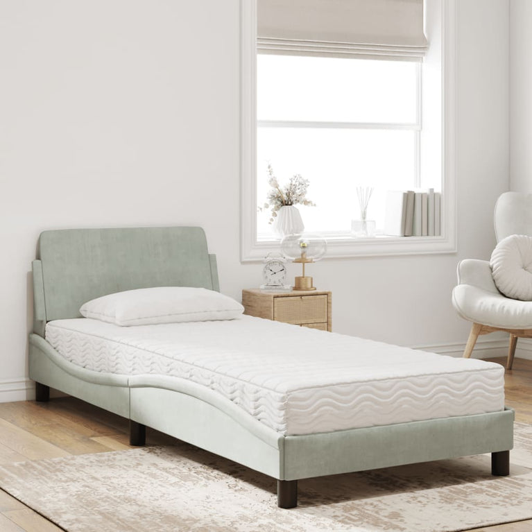 Bed met matras fluweel lichtgrijs 90x200 cm