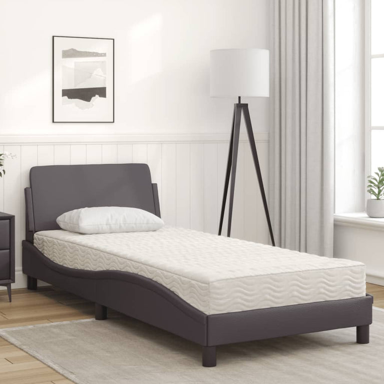 Bed met matras kunstleer grijs 90x200 cm