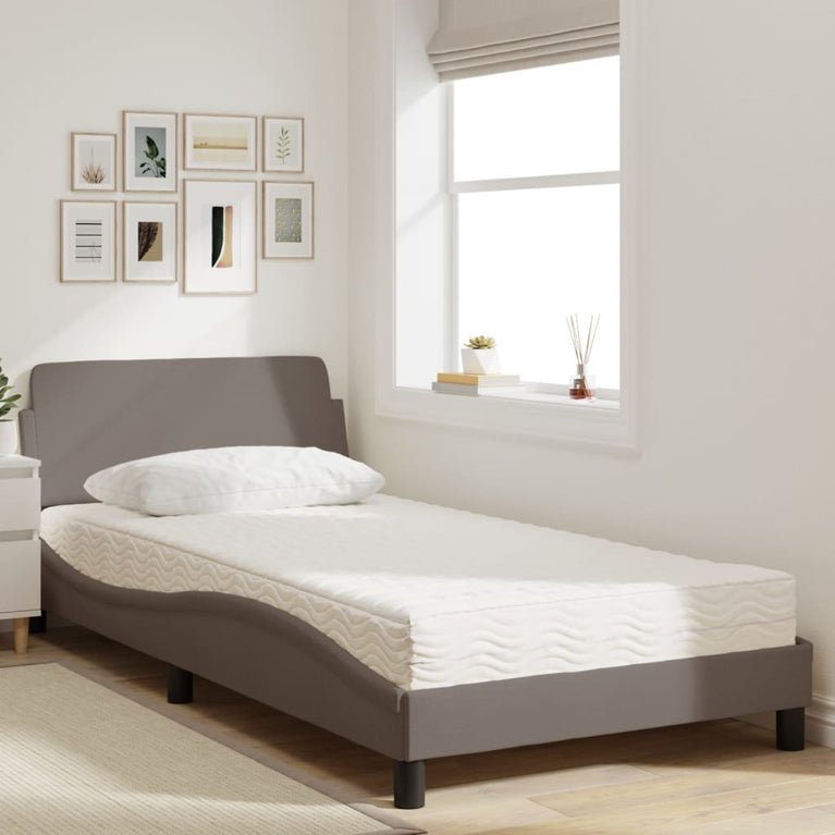 Bed met matras stof taupe 100x200 cm