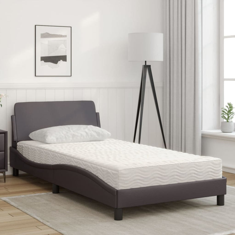 Bed met matras kunstleer grijs 100x200 cm