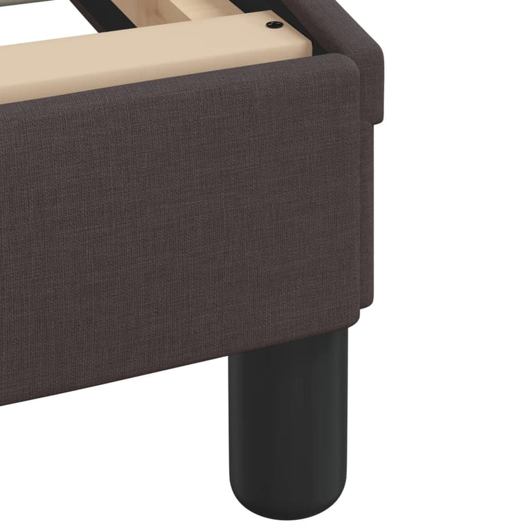 Bed met matras stof donkerbruin 140x190 cm