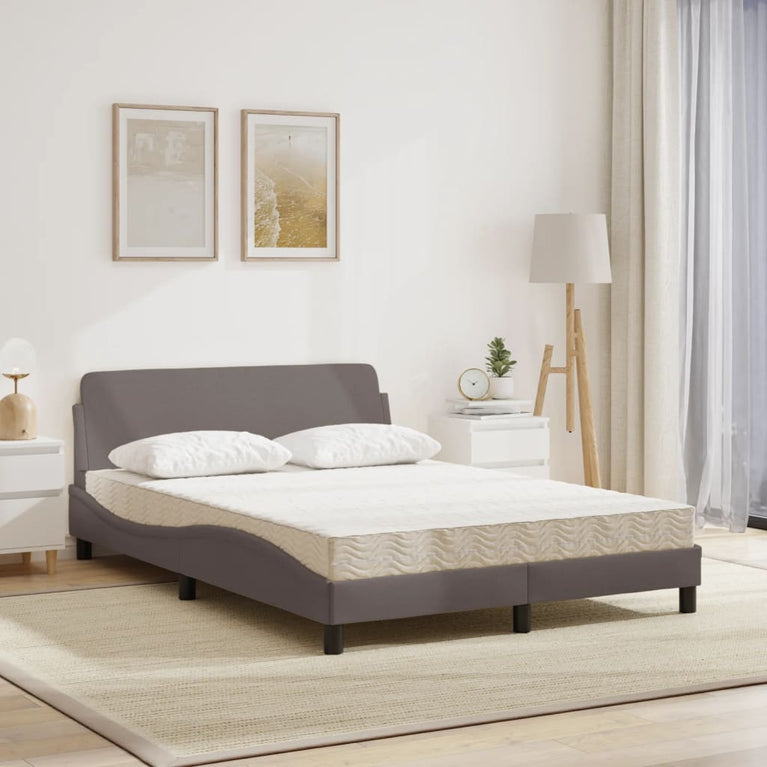 Bed met matras stof taupe 140x190 cm