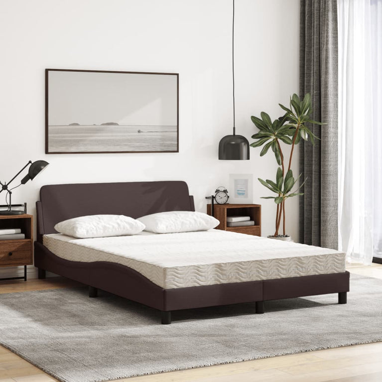 Bed met matras stof donkerbruin 140x200 cm