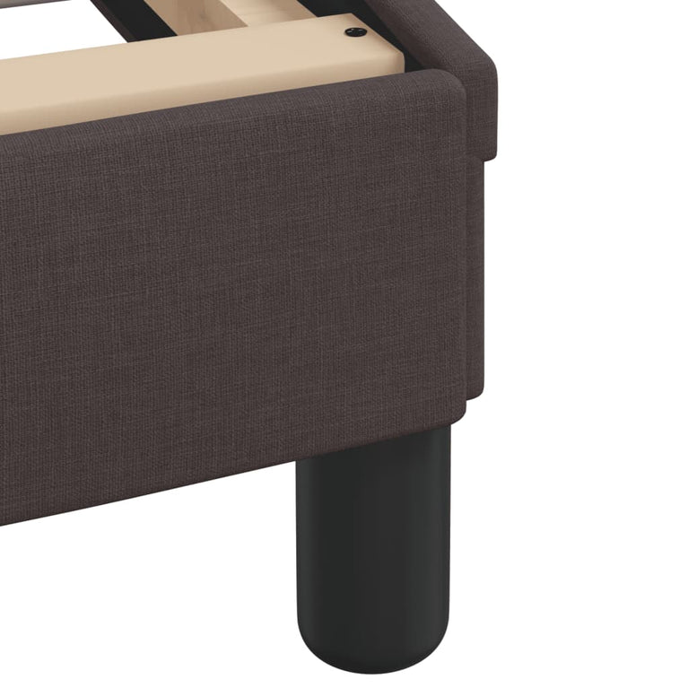 Bed met matras stof donkerbruin 140x200 cm