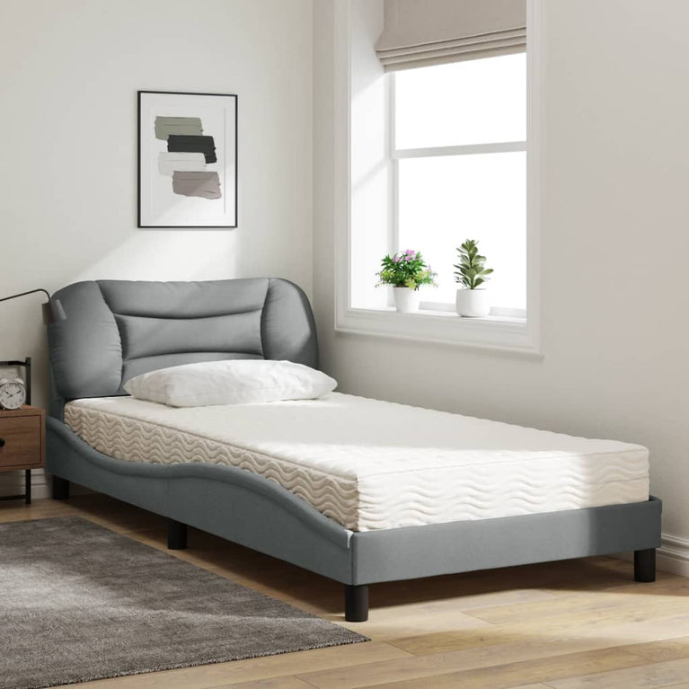 Bed met matras stof lichtgrijs 100x200 cm