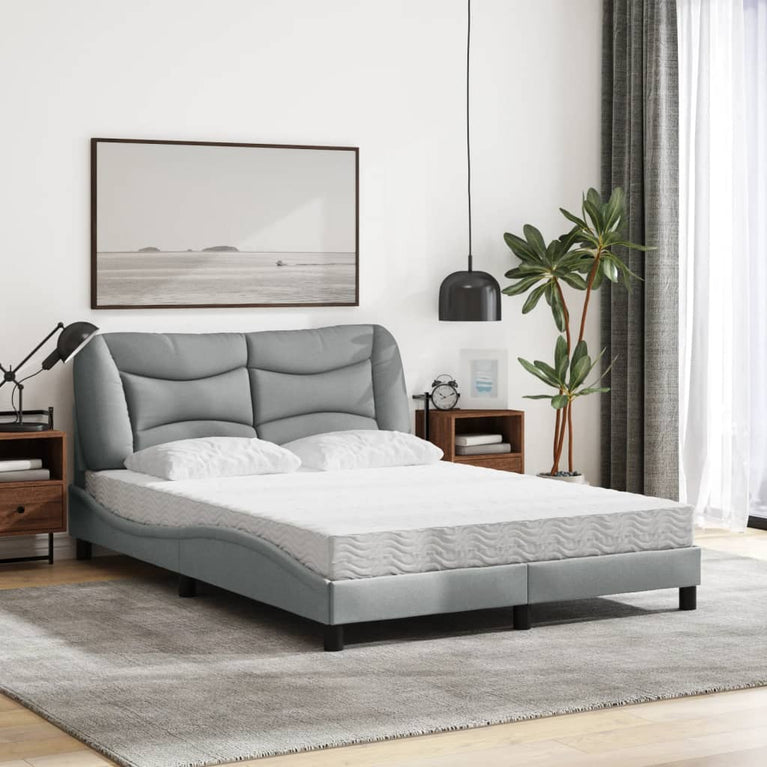 Bed met matras stof lichtgrijs 120x200 cm