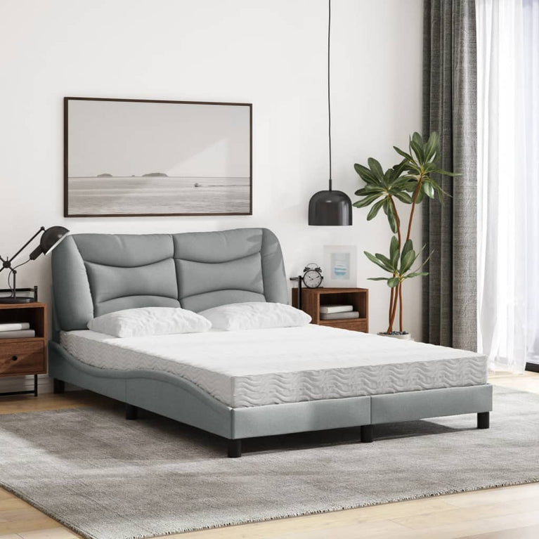 Bed met matras stof lichtgrijs 140x200 cm