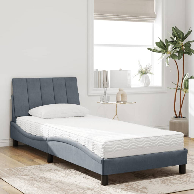 Bed met matras fluweel donkergrijs 80x200 cm