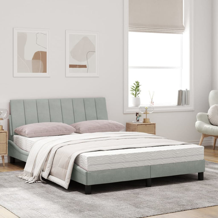 Bed met matras fluweel lichtgrijs 120x200 cm