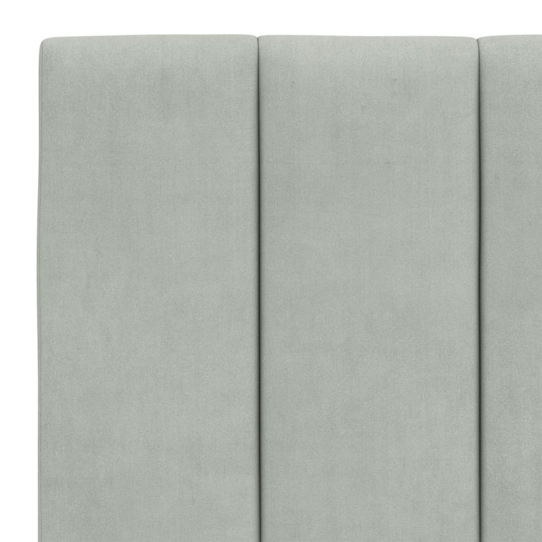 Bed met matras fluweel lichtgrijs 140x190 cm