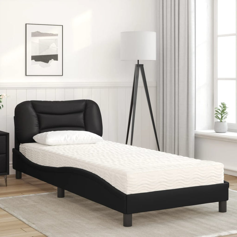 Bed met matras kunstleer zwart 90x200 cm