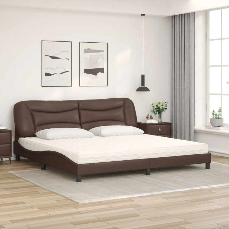 Bed met matras kunstleer bruin 200x200 cm