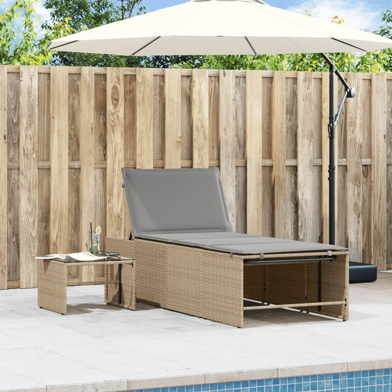 Ligstoelen 2 st met tafel poly rattan beige
