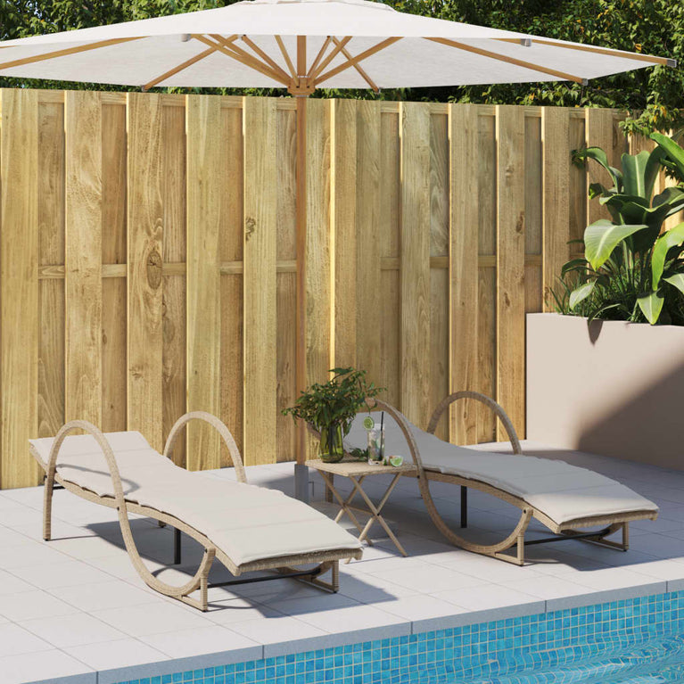 Ligstoelen 2 st met tafel poly rattan beige