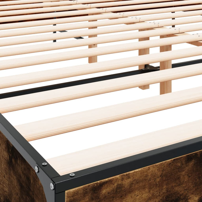 Bedframe bewerkt hout metaal gerookt eikenkleurig 200x200 cm