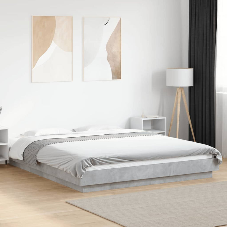 Bedframe met LED-verlichting bewerkt hout betongrijs 150x200 cm